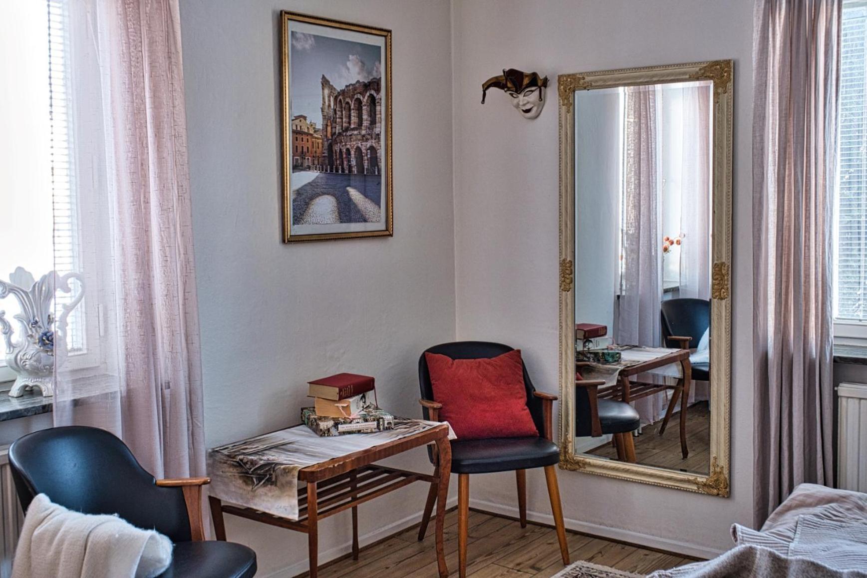 Bed And Books Pa Oesterlens Gaesthaerbaerge Glemminge ภายนอก รูปภาพ