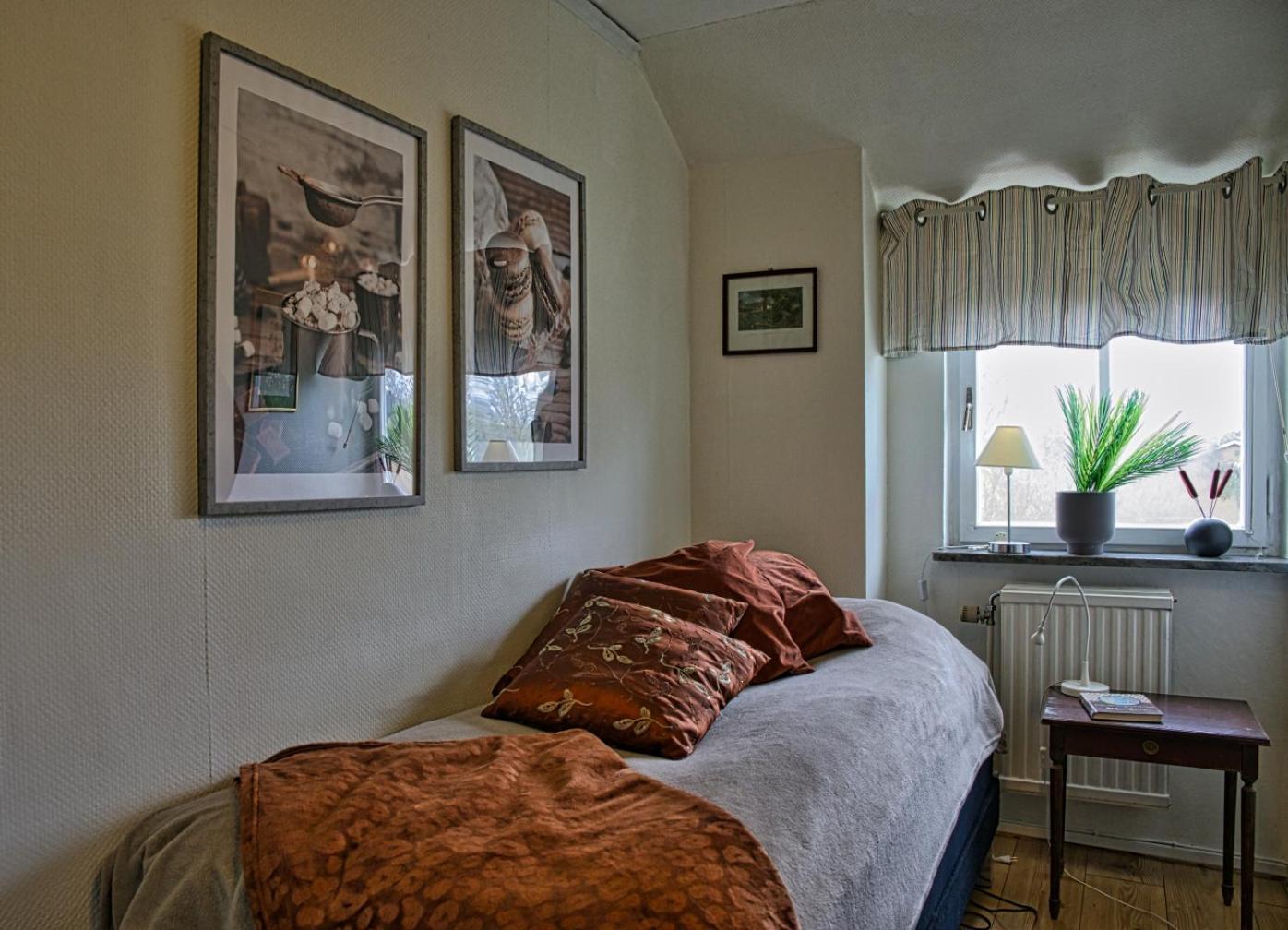 Bed And Books Pa Oesterlens Gaesthaerbaerge Glemminge ภายนอก รูปภาพ